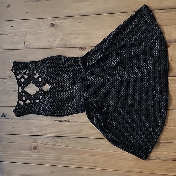 Windsor Dresses & Skirts - Windsor Black and Gold Metallic Dress with Lace Detailing on Back
